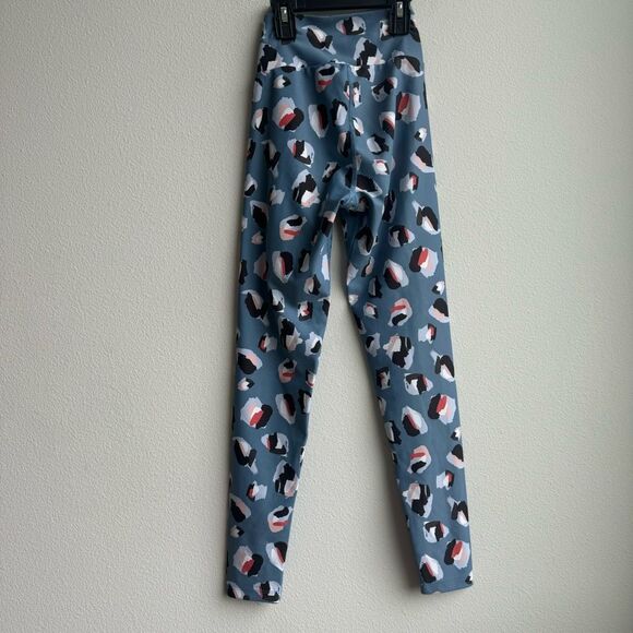 Beach Riot Cara Cross Over Leggings Blue Multi Spot Leopard Size XS Inseam 24” - Picture 6 of 6